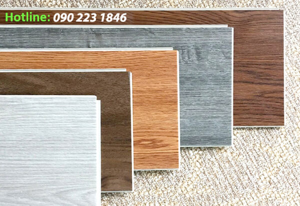 Sàn nhựa PVC hèm khóa là vật liệu lát sàn làm từ nhựa PVC, thiết kế với hèm khóa giúp lắp đặt nhanh chóng và dễ dàng, thường không cần keo dán nhưng vẫn đảm bảo độ chắc chắn.