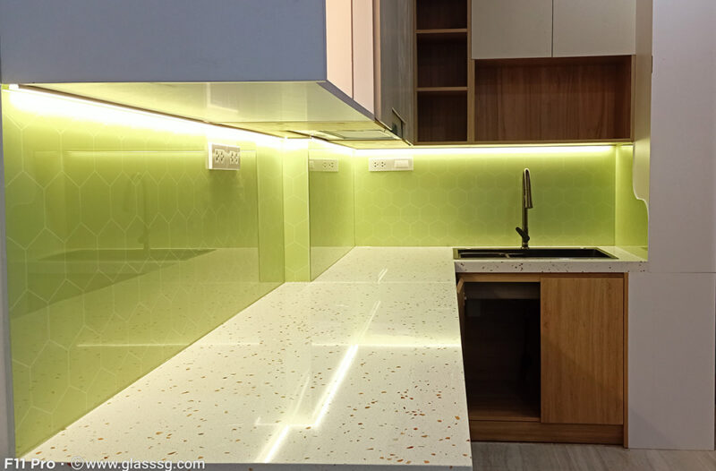 Kính ốp bếp 3D màu xanh cốm cường lực hiện đại Kính ốp bếp 3D màu xanh cốm hoa văn lục giác cường lực hiện đại