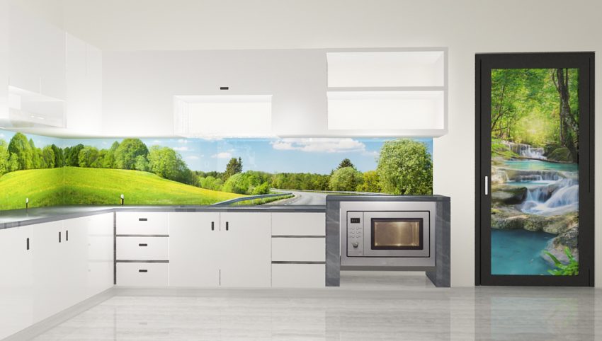 Kính ốp bếp phong cảnh đồng xanh và hàng cây, trang trí bếp hiện đại, hình ảnh sắc nét.